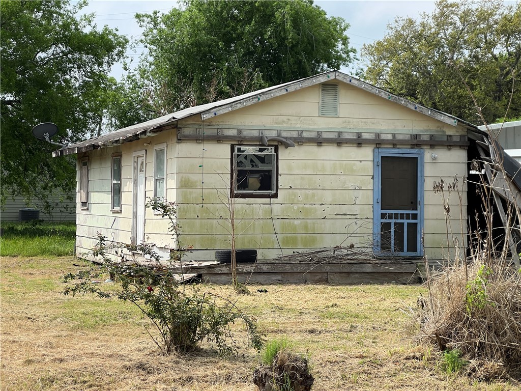 401 Winslow Street Sinton TX 78387
