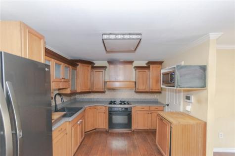 1815 Live Oak Drive Portland TX 78374