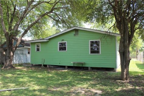 651 Trevino Street Alice TX 78332