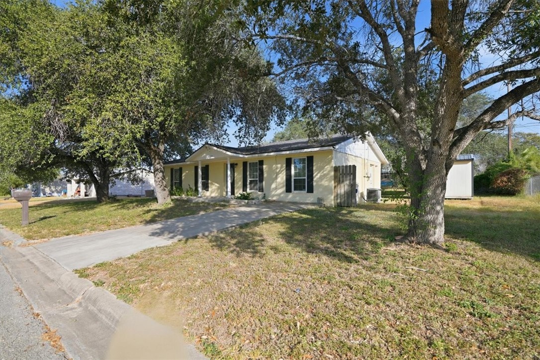 1307 William Street George West TX 78022