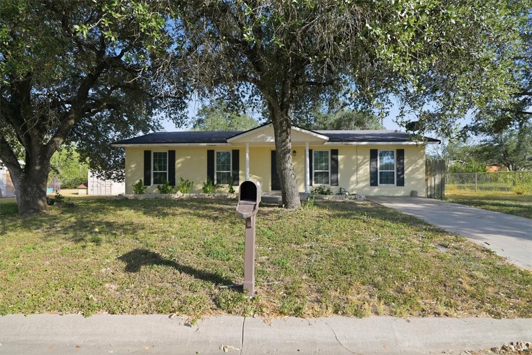 1307 William Street George West TX 78022