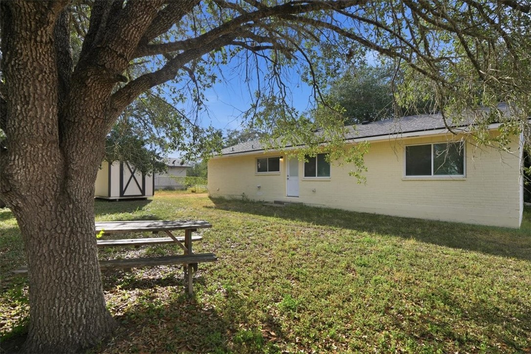 1307 William Street George West TX 78022
