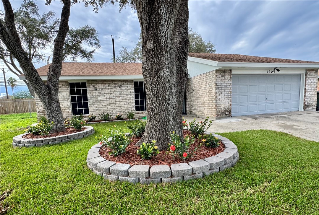 1925 Tawakoni Street Corpus Christi TX 78409
