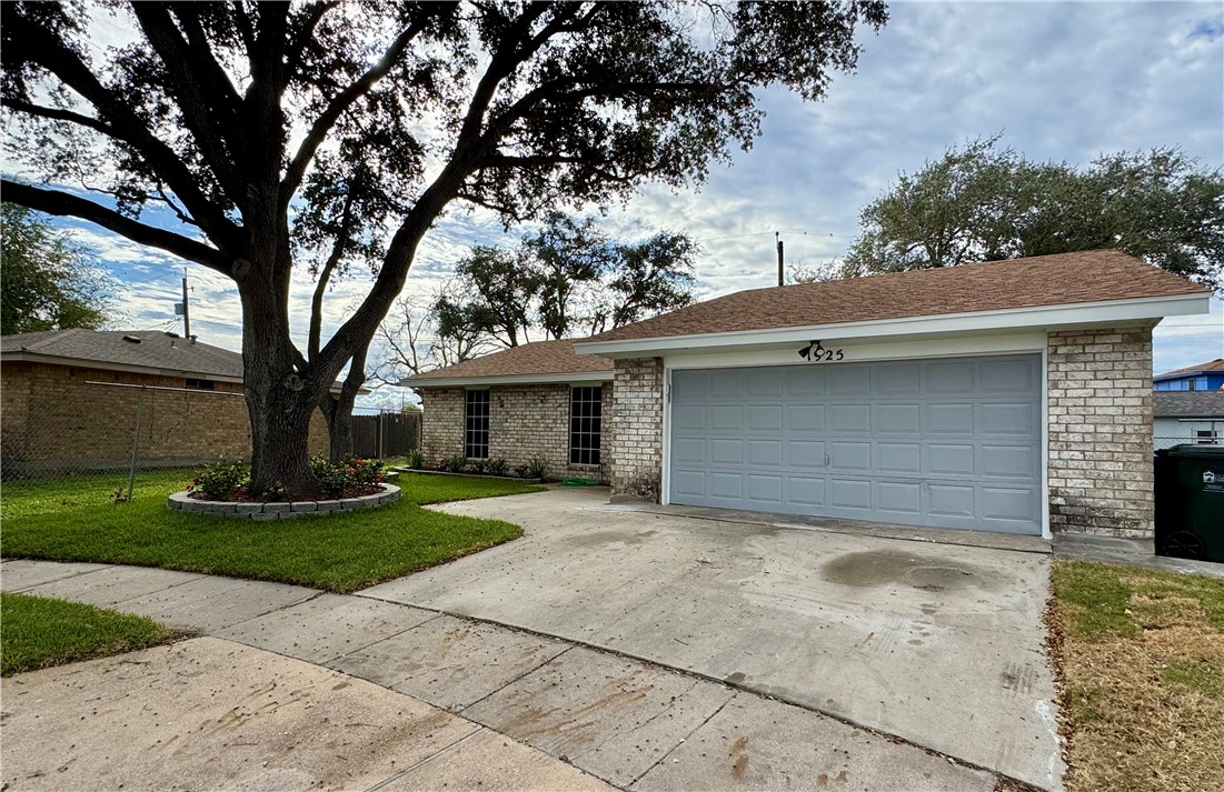 1925 Tawakoni Street Corpus Christi TX 78409