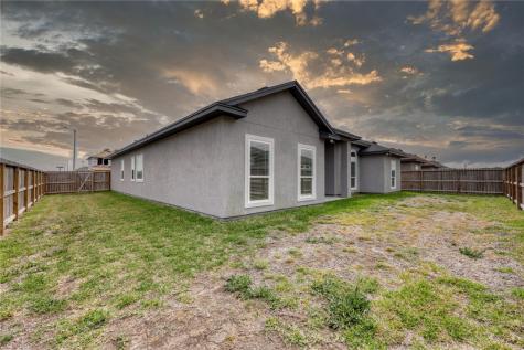 101 Sapphire Street Portland TX 78374