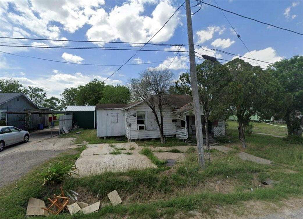 516 N Francis Street Bishop TX 78343