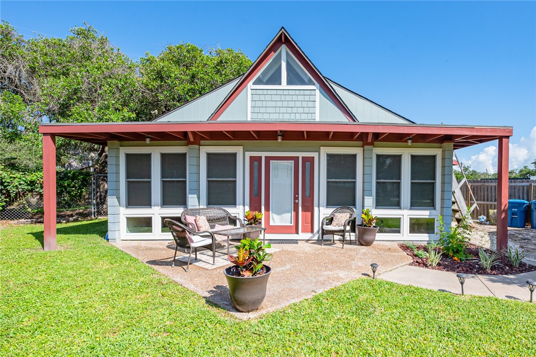 211 S 3rd Street Rockport TX 78382
