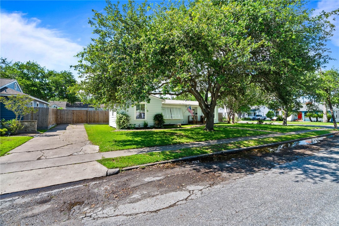 335 Laurel Drive Corpus Christi TX 78404