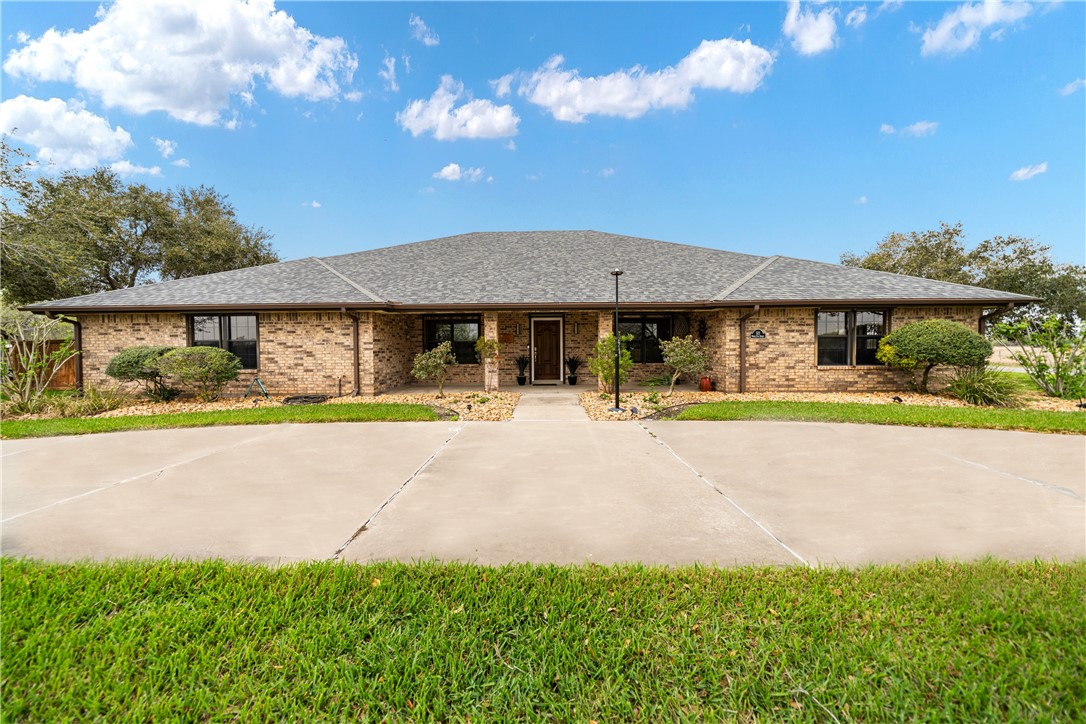521 N 9th Street Riviera TX 78379