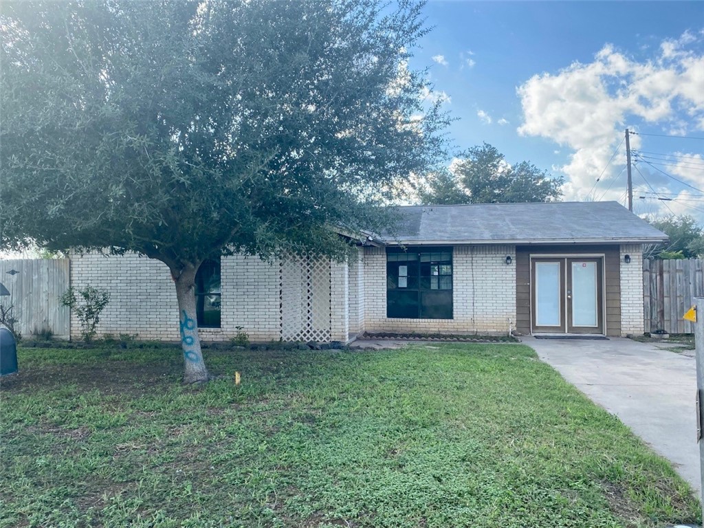 1601 N Grand Prix Drive Three Rivers TX 78071