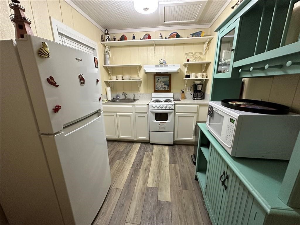 3302, 3304 Surfside Boulevard Corpus Christi TX 78402