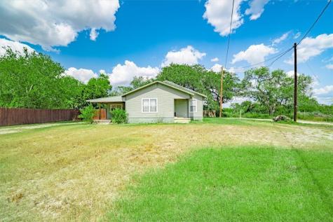 305 E Milam Street Pettus TX 78416