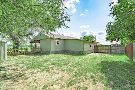 305 E Milam Street Pettus TX 78416