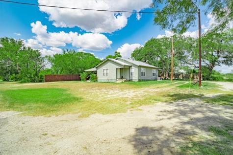 305 E Milam Street Pettus TX 78416