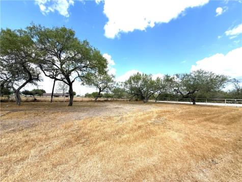 147 County Road 153 Alice TX 78332