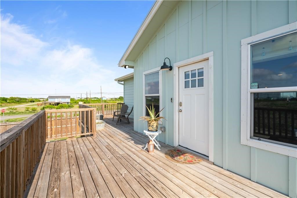 568 W Post Oak Lane Rockport TX 78382