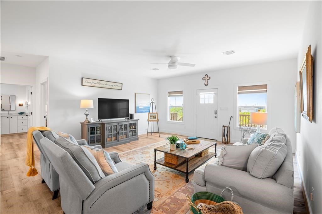 568 W Post Oak Lane Rockport TX 78382