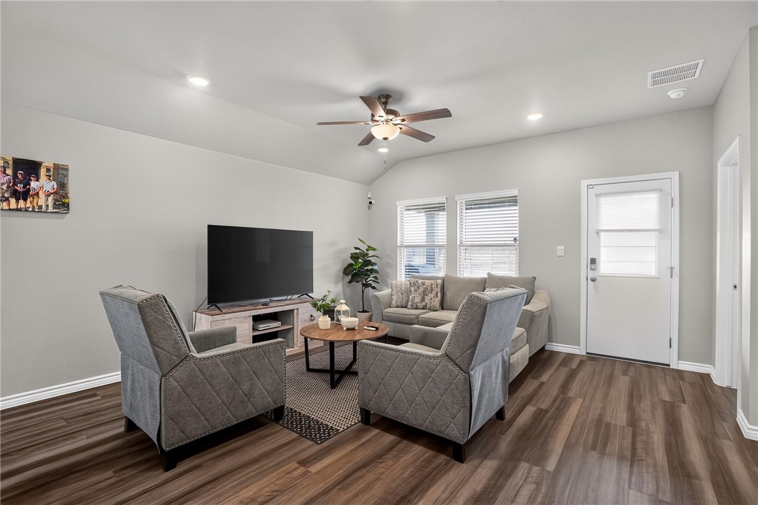 2641 Excelsior Boulevard Corpus Christi TX 78415