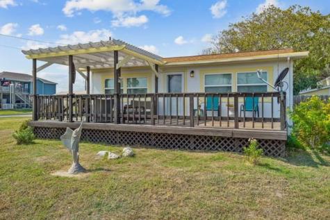 1427 S Live Oak Street Rockport TX 78382