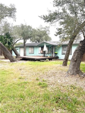 109 Palm Street Rockport TX 78382