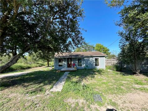 512 S Perez Street Mathis TX 78368