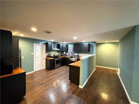 101 Ghent Place Portland TX 78374