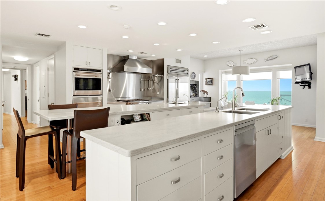 4002 Ocean Drive Corpus Christi TX 78411