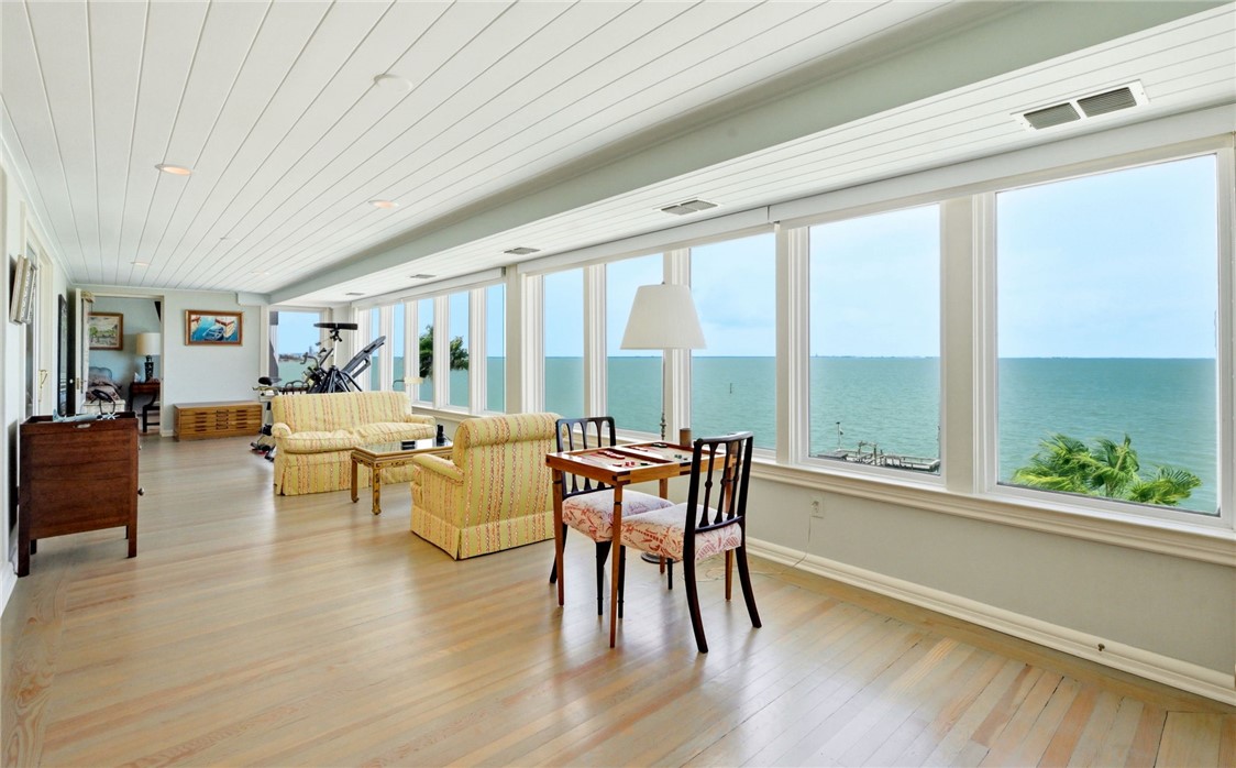 4002 Ocean Drive Corpus Christi TX 78411