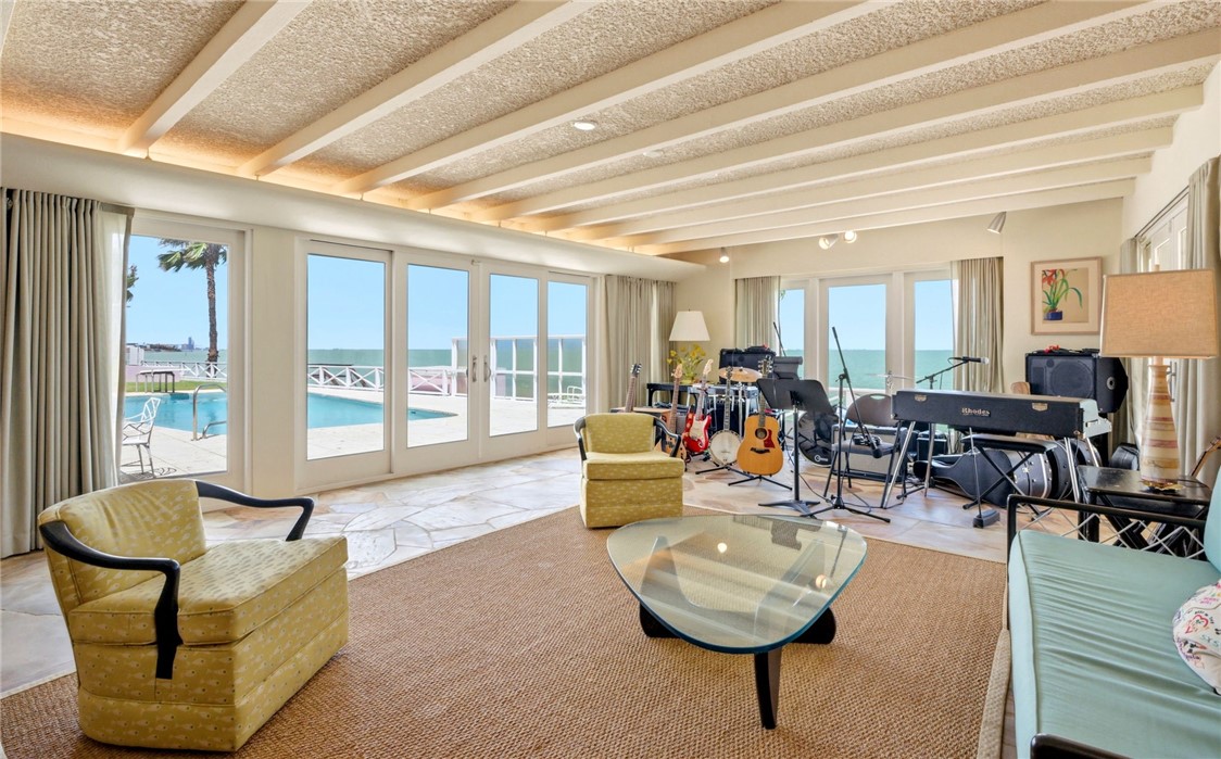 4002 Ocean Drive Corpus Christi TX 78411