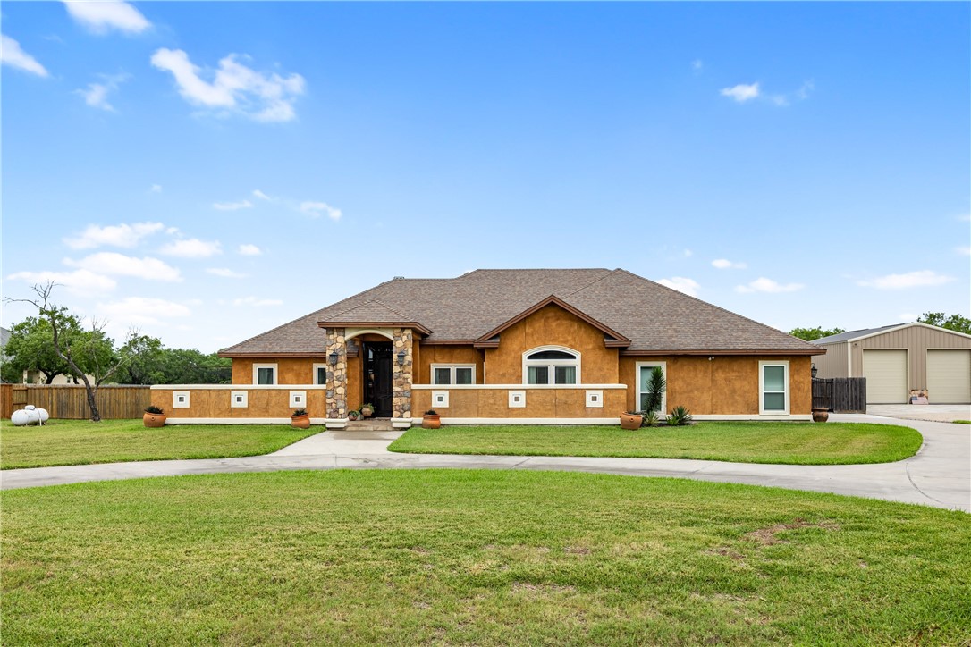 5493 Lonesome Dove Robstown TX 78380