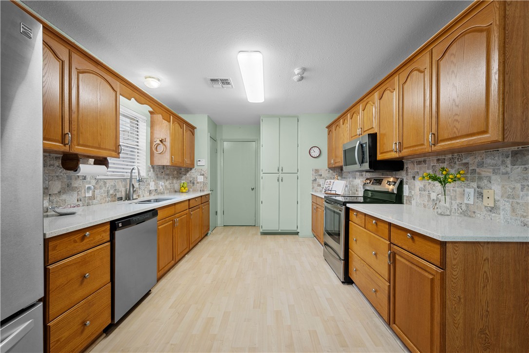 1513 Bluebird Lane Rockport TX 78382