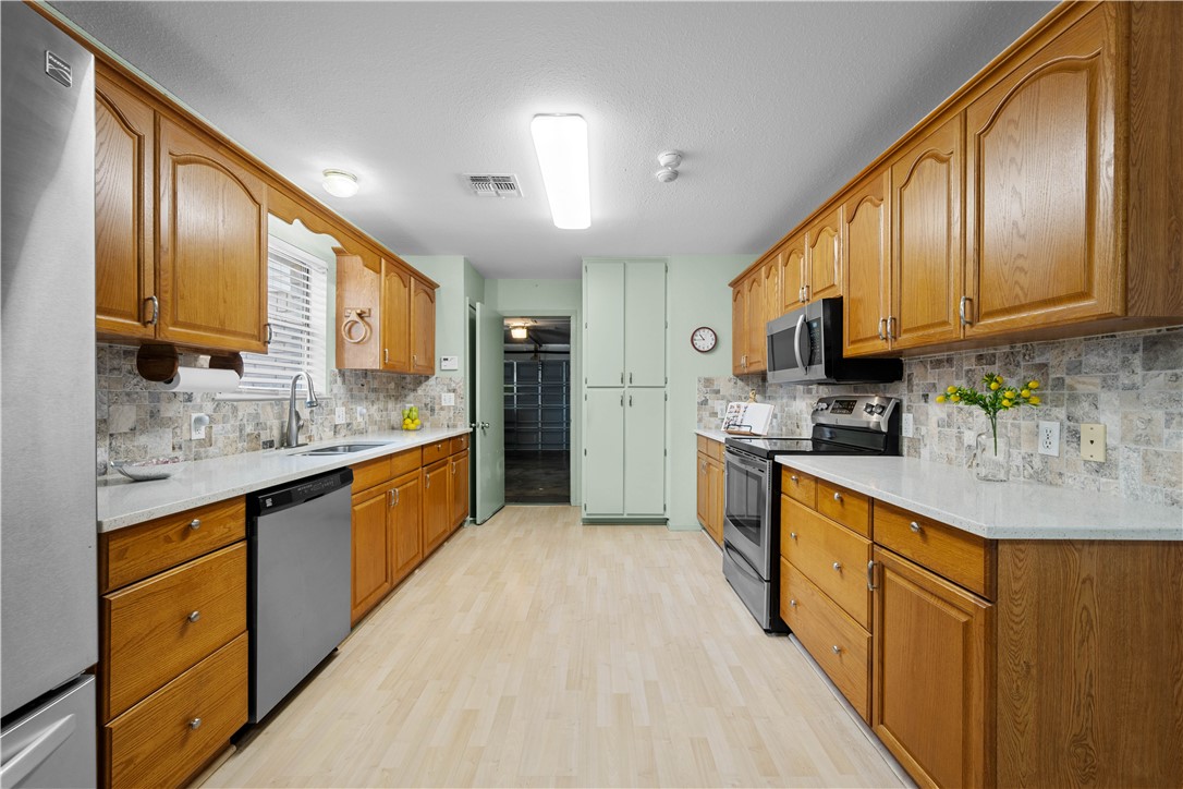 1513 Bluebird Lane Rockport TX 78382