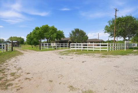 197 County Road 460 Alice TX 78332