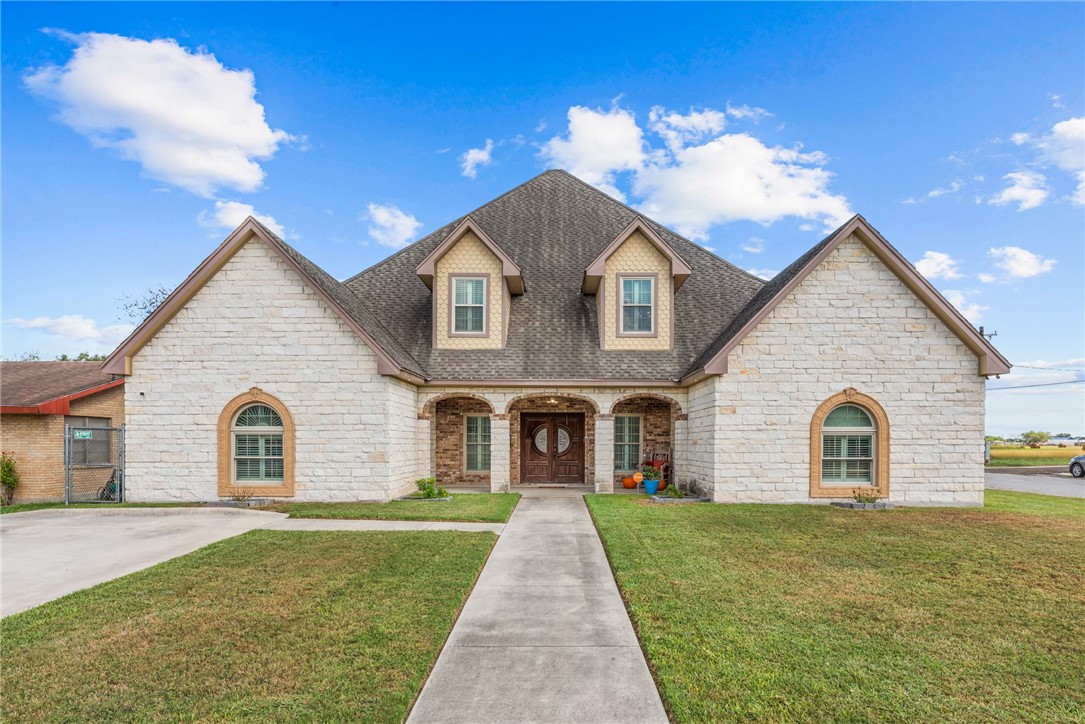 1811 S Cameron Street Alice TX 78332