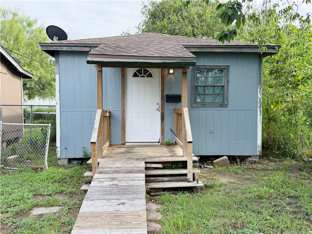 512 W Avenue F Robstown TX 78380