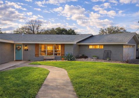 811 N Adams Avenue Beeville TX 78102