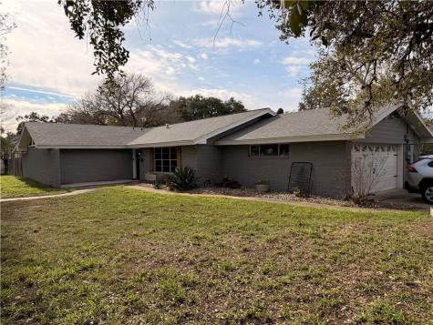 811 N Adams Avenue Beeville TX 78102