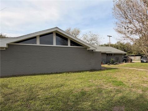 811 N Adams Avenue Beeville TX 78102