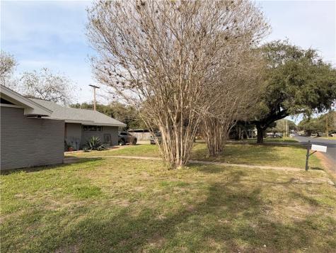 811 N Adams Avenue Beeville TX 78102
