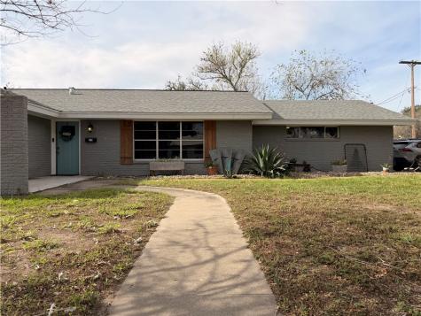 811 N Adams Avenue Beeville TX 78102