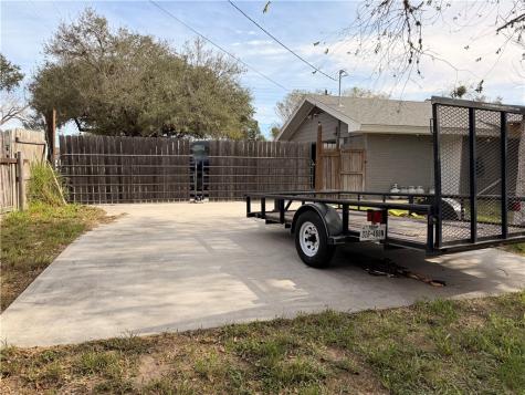 811 N Adams Avenue Beeville TX 78102