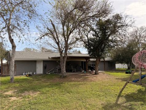 811 N Adams Avenue Beeville TX 78102