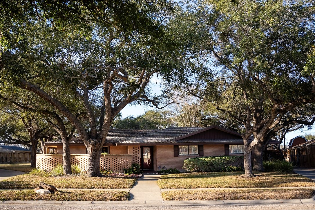 710 Burkshire Drive Corpus Christi TX 78412
