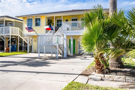1313 S Magnolia Street Rockport TX 78382