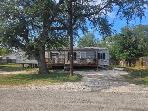 421 Walton Pettus TX 78146