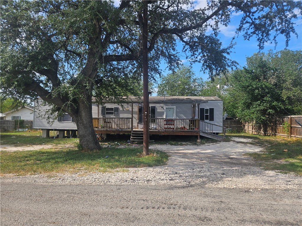 421 Walton Pettus TX 78146