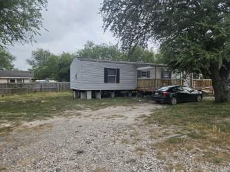421 Walton Pettus TX 78146