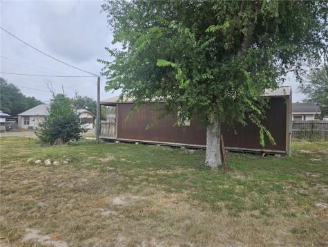 421 Walton Pettus TX 78146