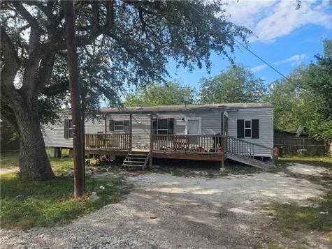 421 Walton Pettus TX 78146