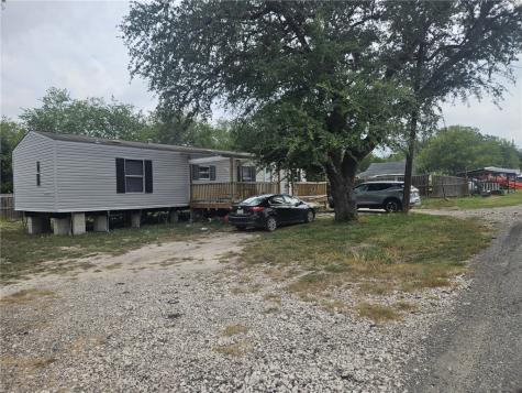 421 Walton Pettus TX 78146